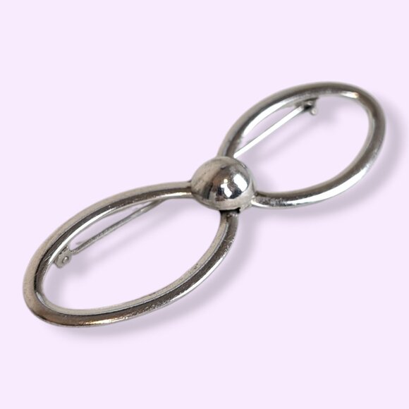 (2/$20) V. Silver Bow Cut Out Brooch - Picture 3 of 6